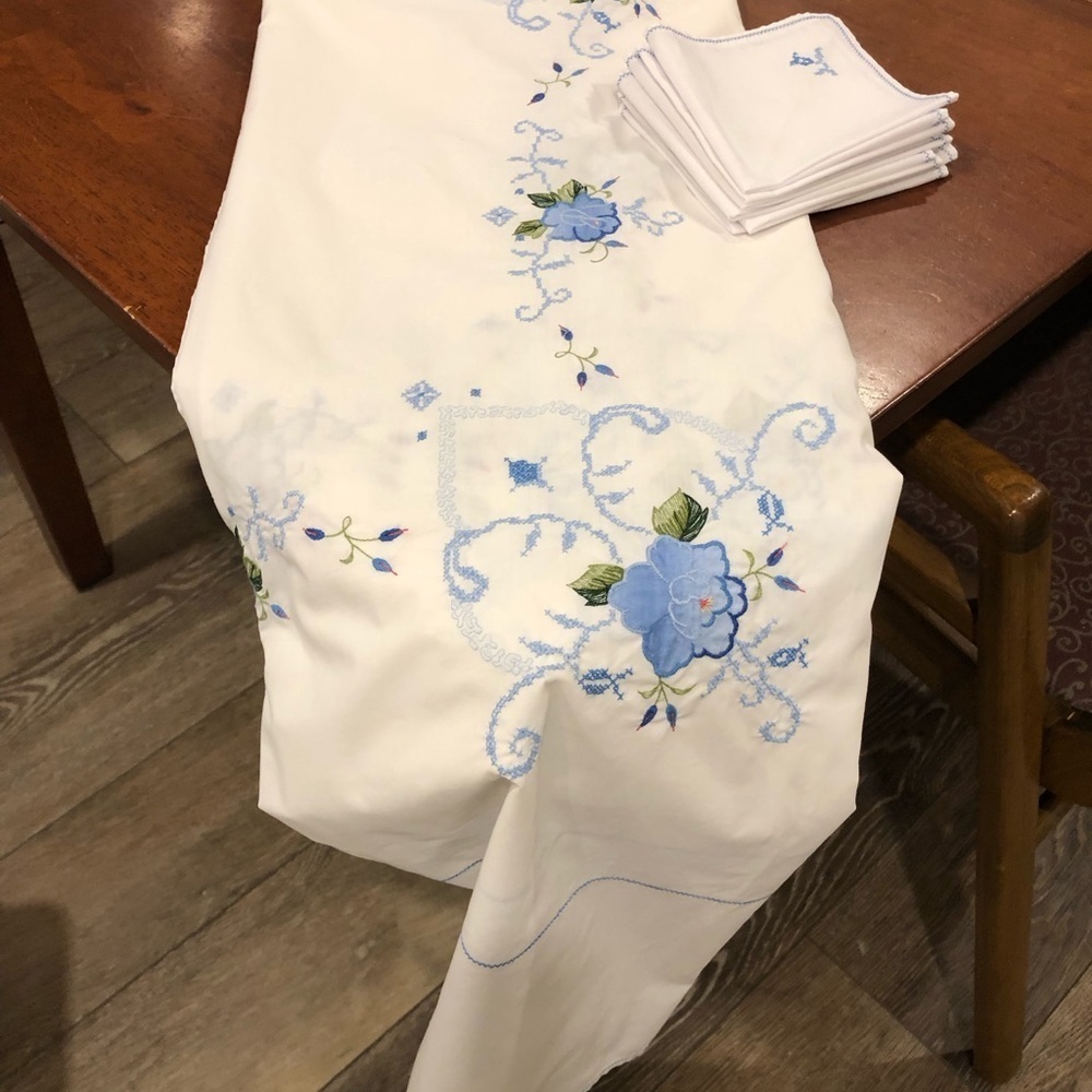 Vintage hand, knit embroidery, cotton tablecloth (1)  and napkins (6) set white